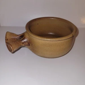 Rueda de tazón de sopa con mango de cerámica de estudio esmalte de sal torneado firmado - Imagen 1 de 10