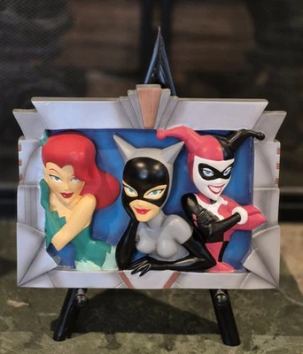 Deadly Beauties Batman TAS PLACA 3D WB Mulher-Gato, Harley Quinn e Hera Venenosa RARO - Imagem 1 de 4