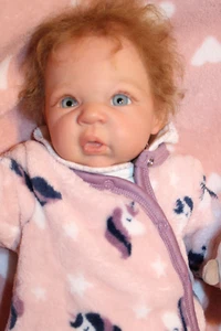 Thessa hellblaue Lauschaaugen rootes Babyhaar, für die Aktionen 2025 - Bild 1 von 15