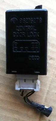 Módulo de trava de porta central Daewoo Lanos 1997-08 modelo 96216279 usado - Imagem 1 de 4