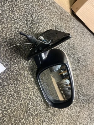 Espejo de puerta derecho OEM LADO DEL PASAJERO KIA FORTE 10 11 12 13 Foto 1 de 4