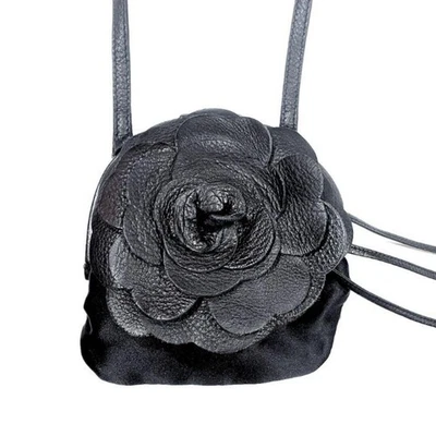 Bolso de hombro Bottega Veneta de cuero con broche de flores negro para mujer de Japón Foto 1 de 4