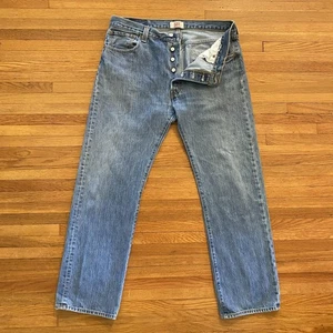 Vintage Levis 501 Mens Jeans Blue Straight Leg Button Fly Light Wash 36x32 1990s - Picture 1 of 18