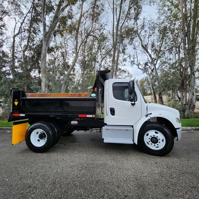 2022 FREIGHTLINER CAMINHÃO BASCULANTE 10 PÉS 26GVW-Cummins- automático 26k GVW - Imagem 1 de 4