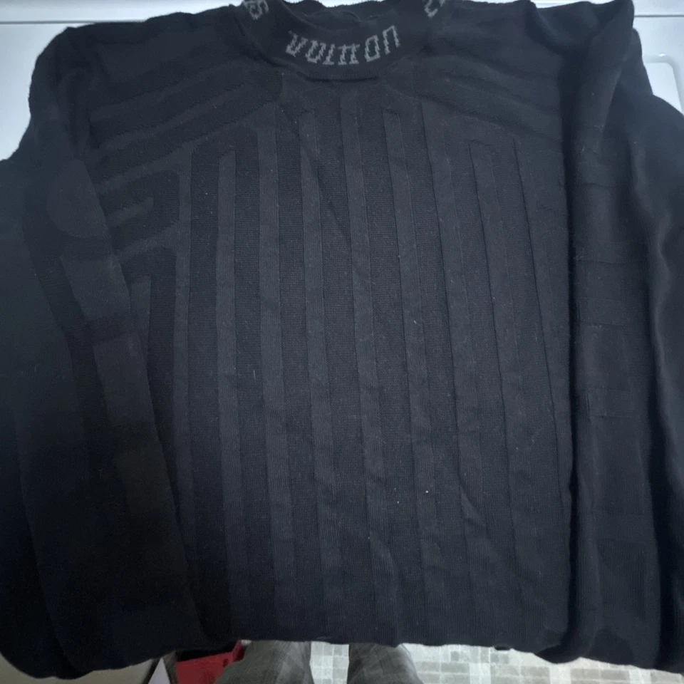 Suéter Louis Vuitton 2054 Cuello Redondo Negro Exclusivo de Japón RM221MIZ5HMN15W CA3692 Foto 1 de 4