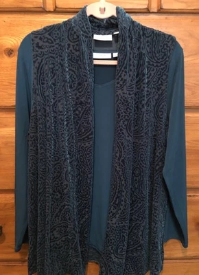 Top Susan Graver tejido líquido manga larga talla grande con chaleco de terciopelo Burnout Foto 1 de 4