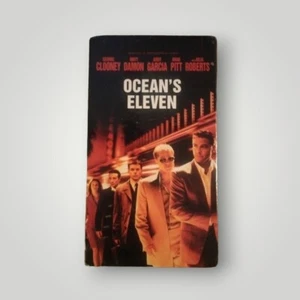 Oceans Eleven (VHS, 2002) Factory Sealed Brad Pitt George Clooney Julia Roberts - Picture 1 of 2