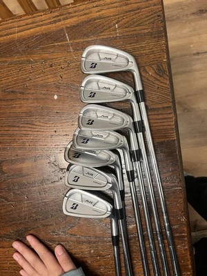 Bridgestone Jgr Iron Set 5-Pw, Aw - Image 1 of 4