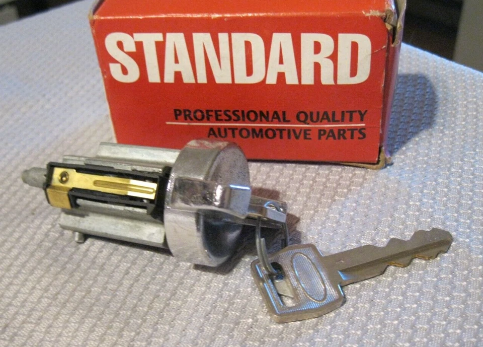 New 1976-1978 Lincoln, Mark, Versailles ignition switch lock and key, USA! - Image 1 of 1