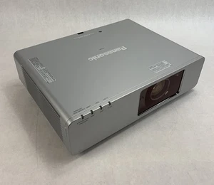 Panasonic PT-F200U LCD Projector No Remote 1831 Lamp Hours - Picture 1 of 10