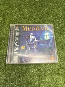 MediEvil (Sony PlayStation 1, 1998) CIB etichetta nera completo. TESTATO! Funziona! - Foto 1 di 6