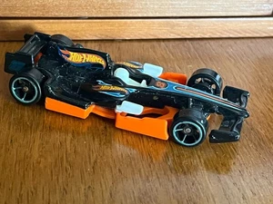 Hot Wheels auto pressofusa 1186 F1 Racer nero arancione - Foto 1 di 3