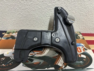 2007-2011 07-11 Harley Davidson Sportster 1200 883 Oil Tank Overflow Reservoir Foto 1 de 4