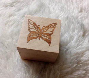 Wooden Gift Box / Keepsake / Jewellery Box / Inlaid Butterfly. - Picture 1 of 2