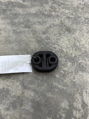 Conjunto de unidad de goma de montaje de buje de suspensión de tubo de escape 16-20 OEM Honda HRV HR-V  Foto 1 de 4