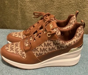 Michael Kors Damen-Sneaker bedruckt modisch Größe 7M neu ohne Karton - Bild 1 von 6