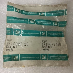 Cubierta de rueda genuina GM medallón/emblema Pontiac (1984-1987) NOS - Imagen 1 de 2