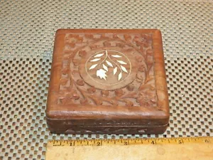 Vintage Hand Carved Wooden Inlaid Teak Hinged Trinket Box - Made in India - Picture 1 of 8