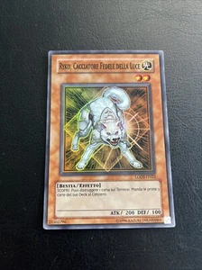 YU GI OH CARTA RYKO CACCIATORE FEDELE DELLA LUCE SUPER RARA LODT-IT022 DECK OLD - Foto 1 di 3