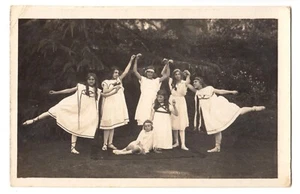 Danza ragazza ginnastica ritmica danza espressiva girl dance RPPC foto ~1920 - Foto 1 di 2