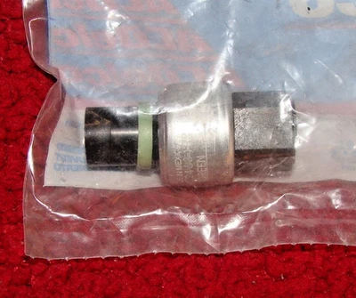 AC Delco #15-5705 clutch cycle switch Chevrolet Astro, Corvette, & GMC Safari - Image 1 of 3