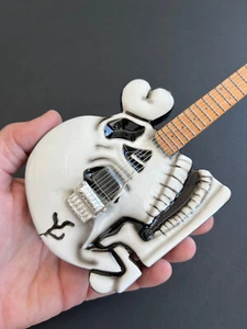 Guitarra Calavera CC Deville BC Rich Mini Guitarra Modelo Réplica - Imagen 1 de 10
