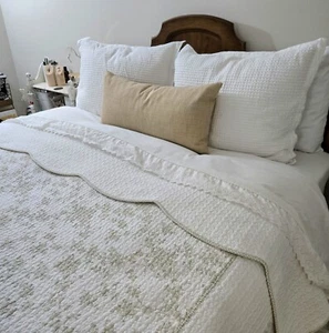 Vtg Quilt Blanket French Motif Country 100% Cotton Scalloped Tan White Gingham - Picture 1 of 18