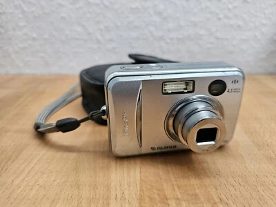 Fujifilm FinePix A345 in Silber 4,1 Megapixel Digital Kamera - Bild 1 von 4