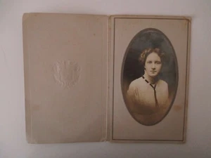 ANTIQUE CABINET PHOTO PORTRAIT OF BEAUTIFUL EDWARDIAN YOUNG WOMAN FRILLED COLLAR - Picture 1 of 5