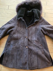 EUC Damen Lammfellmantel Gr. L mit abnehmbarer Kapuze, Taschen und Seitenschlitzen - Bild 1 von 5