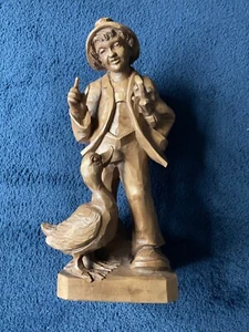 Junge mit Ente und Heu Kraxel auf dem Rücken  Landhaus Stil braun guter Zustand  - Bild 1 von 8