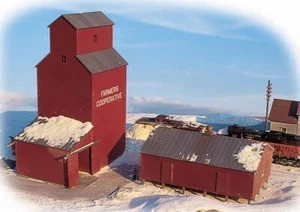 WALTHERS Cornerstone 933-3238 N Scale FARMER'S CO-OP RURAL GRAIN ELEVATOR KIT - Picture 1 of 2