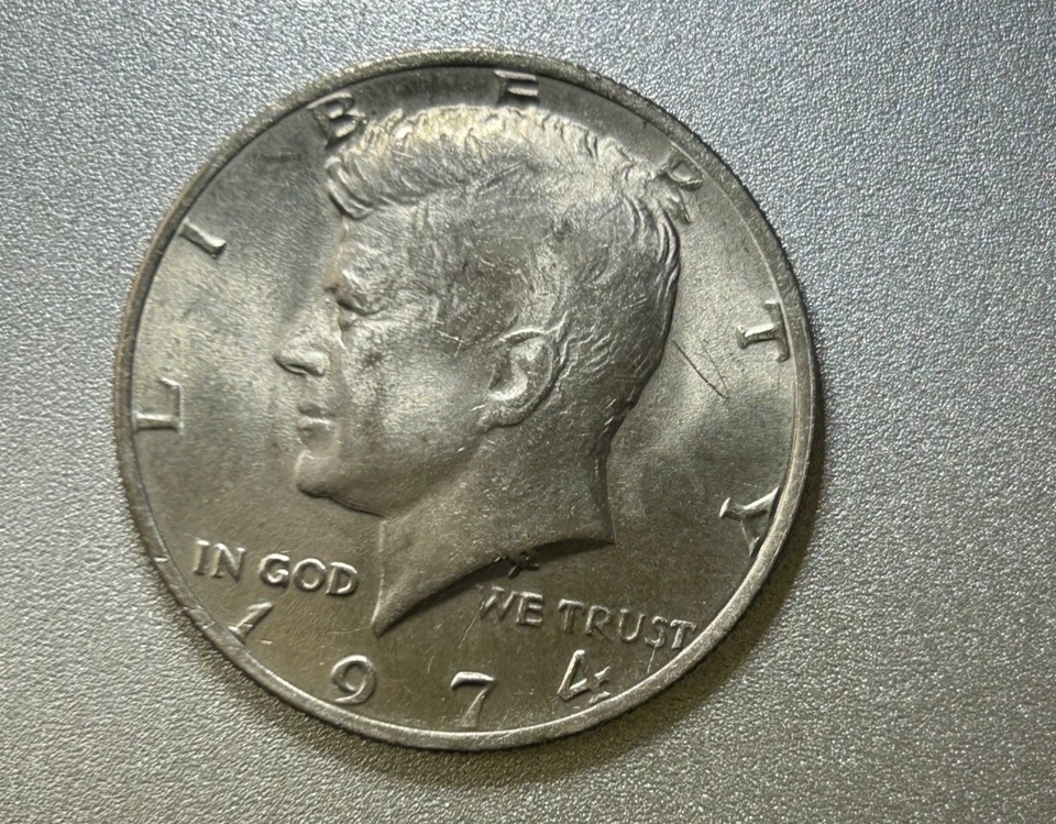 Medio dólar Kennedy 1974 P error: anverso de doble matriz Foto 1 de 4