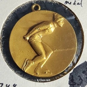 Skating Medal, S.C.T. S.U.C.P. Ice Carnival, 1964. Our H2768a - Picture 1 of 7