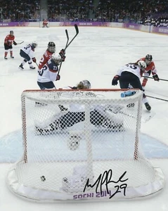 MARIE PHILIP POULIN SIGNED TEAM CANADA 8x10 PHOTO W/PROOF # 4 - Picture 1 of 3
