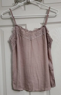 Who What Wear Camisole Cami Top Womens Size S Blush Pink Lace Eyelash D54 - Image 1 of 4