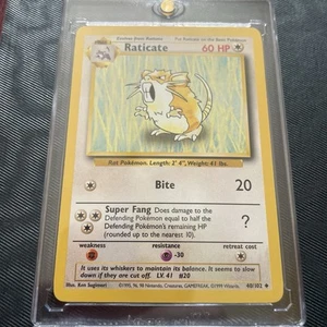 Juego base de cartas Raticate Pokemon 40/102 poco común 1999 casi nuevo estuche rígido - Imagen 1 de 2