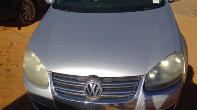 Capô VIN J 8º dígito sedã compatível com 05-10 JETTA 263847 - Imagem 1 de 4