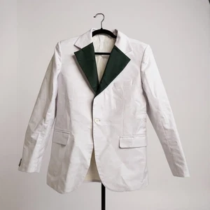 White Blazer Jacket With Dark Green Lapel Trim Single Button Closure Chest Pocke - Picture 1 of 6
