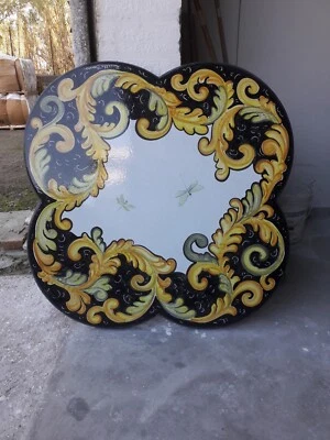 Tavolo in pietra lavica dipinto a mano. NUOVA FORMA - Immagine 1 di 4