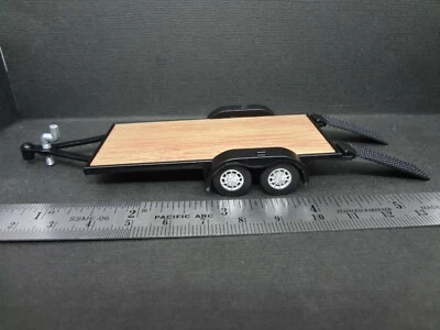 Remolque fundido a presión escala 1:64 con neumáticos de goma negro con tapa de madera - Suelto 1:64 Foto 1 de 4