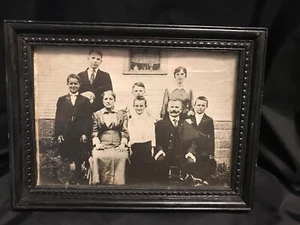 Foto familiar vintage enmarcada en madera de PA 1917 - Imagen 1 de 4