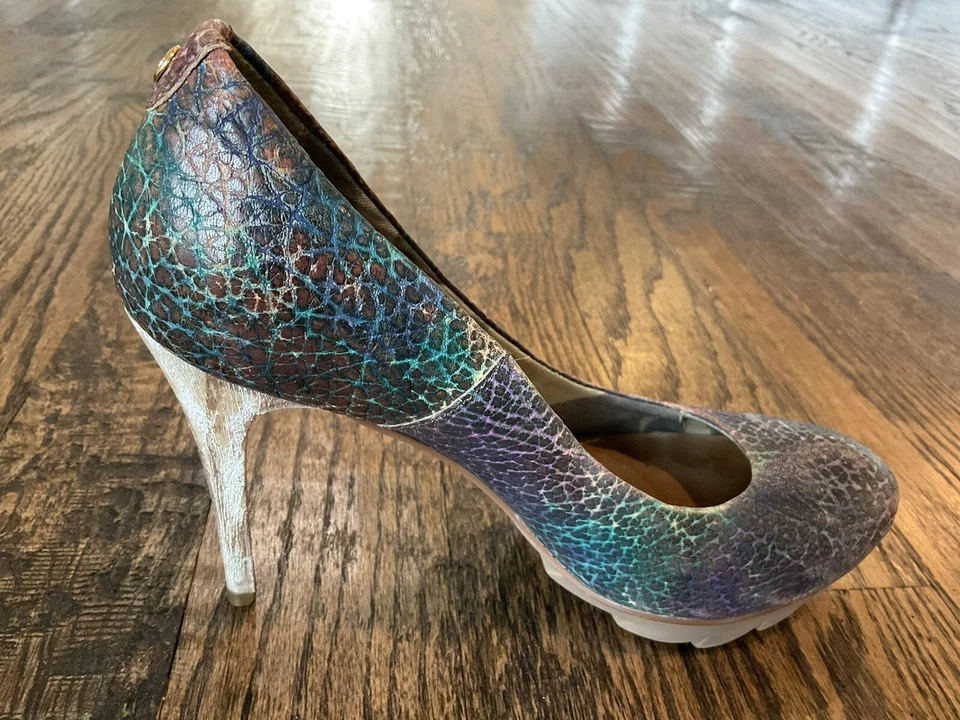 Virgem Madre Green Pumps Shoe High Heel Yellow Rubber Soles Women's US Size 8B - Image 1 of 4