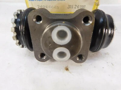 Cilindro inferior rueda trasera camioneta Mazda B1800 y Ford Courier L&R 1977-1978 Foto 1 de 4