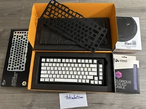 Glorious GMMK Pro, Gateron encre noire V2, câble enroulé, Gwolves Hati HT-M - Photo 1/8