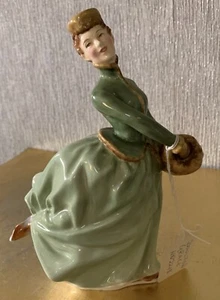 ROYAL DOULTON CHINA DAMENFIGUR GRACE THE SKATER MODELL Nr. HN 2318 PERFEKT (c) - Bild 1 von 7