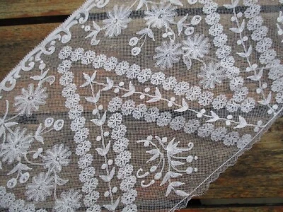 échantillon ancien 1900 broderie sur tulle point de chainette 86 cm x 18 cm - Photo 1/4