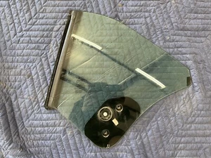 2015-2023 Ford Mustang GT S550 Convertible LH Driver Quarter Window Glass - Picture 1 of 2