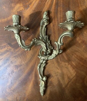 Aplique de pared vintage francés Luis XVI de latón fundido rococó naranja candelabro de colección Foto 1 de 4