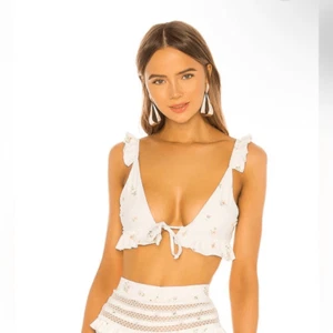 Tularosa Dreamer Bikini Oberteil Tee Party Blumen Rüschen Badeanzug Revolve Neu mit Etikett M - Bild 1 von 13
